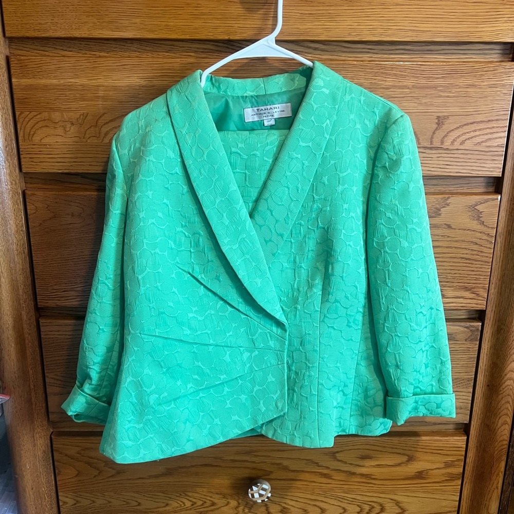 Green Textured 2-piece Skirt Suit